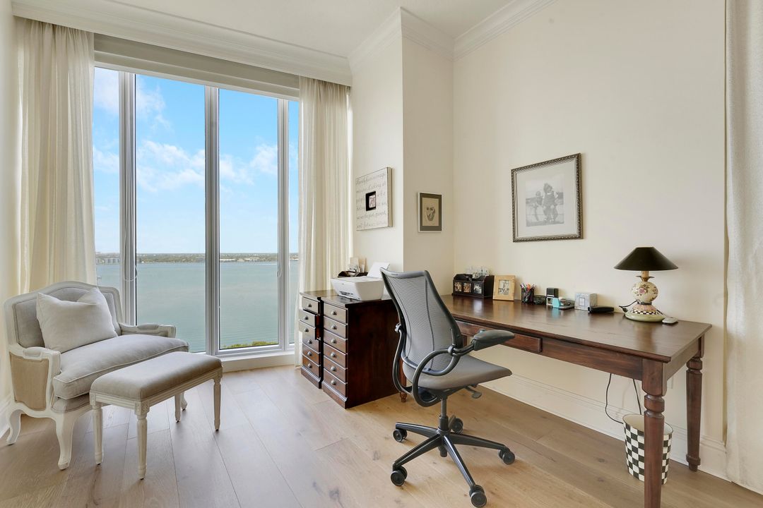 合同活跃: $4,400,000 (3 贝兹, 3 浴室, 4741 平方英尺)