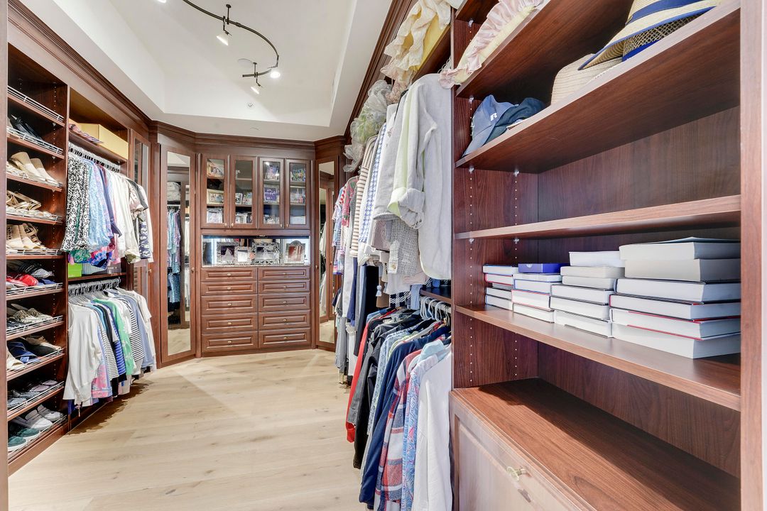 合同活跃: $4,400,000 (3 贝兹, 3 浴室, 4741 平方英尺)