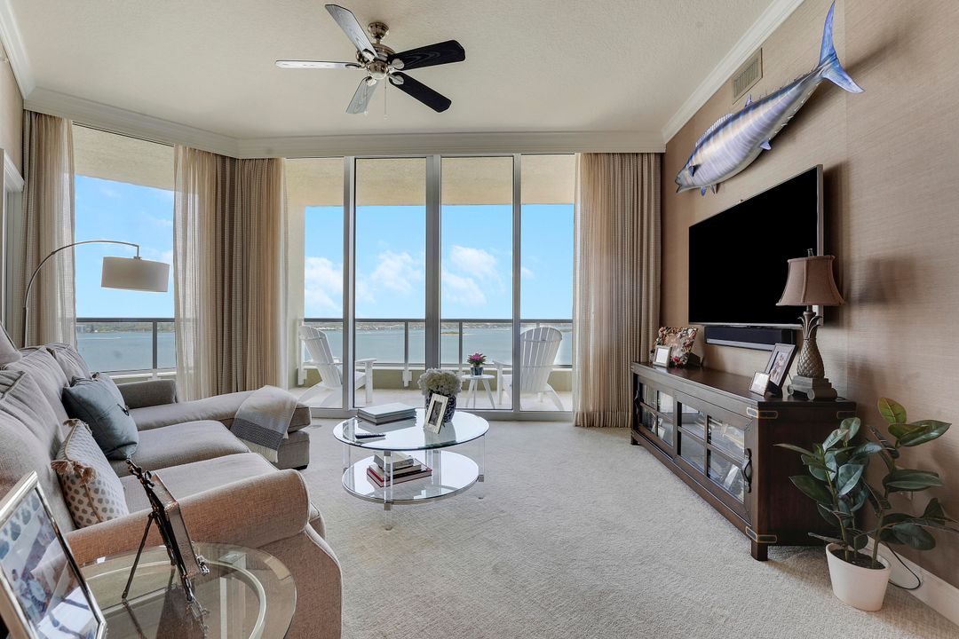 合同活跃: $4,400,000 (3 贝兹, 3 浴室, 4741 平方英尺)