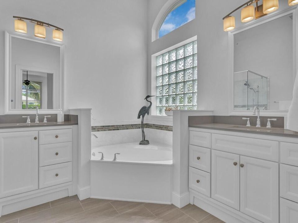 Active With Contract: $889,000 (3 beds, 3 baths, 2662 Square Feet)