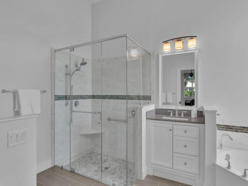 Active With Contract: $889,000 (3 beds, 3 baths, 2662 Square Feet)