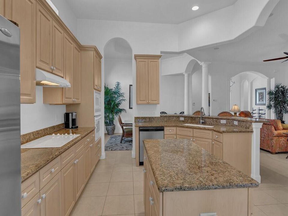 Active With Contract: $889,000 (3 beds, 3 baths, 2662 Square Feet)