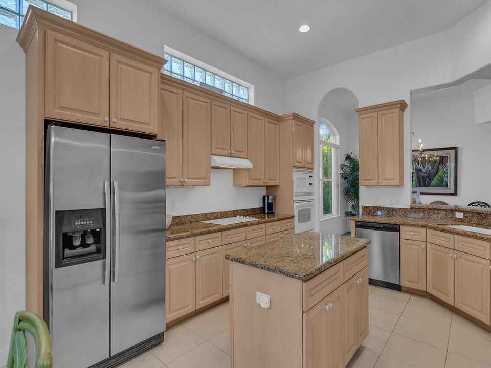 Active With Contract: $889,000 (3 beds, 3 baths, 2662 Square Feet)