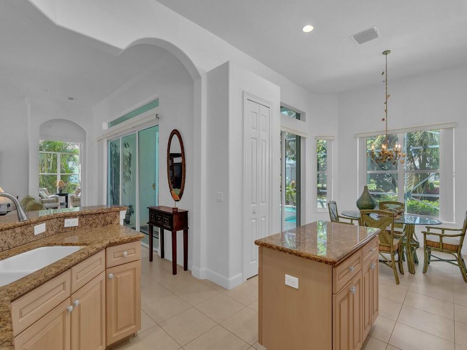 Active With Contract: $889,000 (3 beds, 3 baths, 2662 Square Feet)