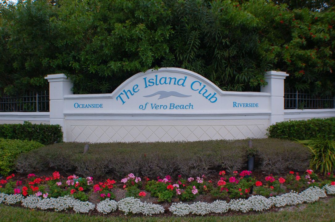 Active With Contract: $889,000 (3 beds, 3 baths, 2662 Square Feet)