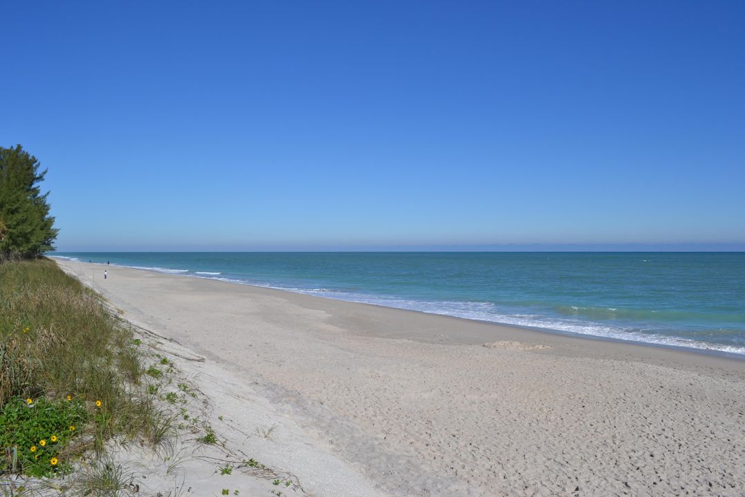 Active With Contract: $889,000 (3 beds, 3 baths, 2662 Square Feet)