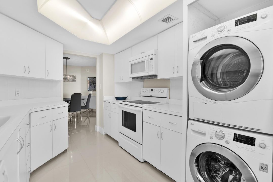 Под контрактом: $12,000 (2 спален, 2 ванн, 1448 Квадратных фут)