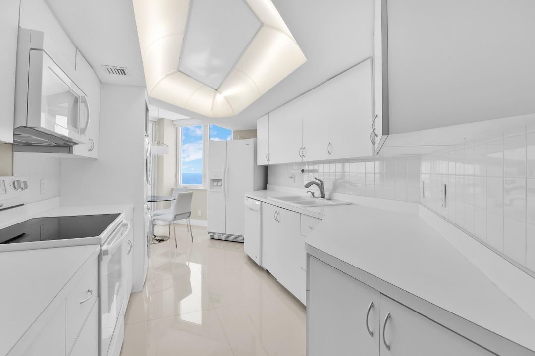 Под контрактом: $12,000 (2 спален, 2 ванн, 1448 Квадратных фут)