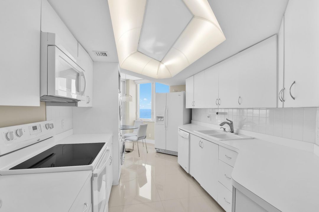 Под контрактом: $12,000 (2 спален, 2 ванн, 1448 Квадратных фут)