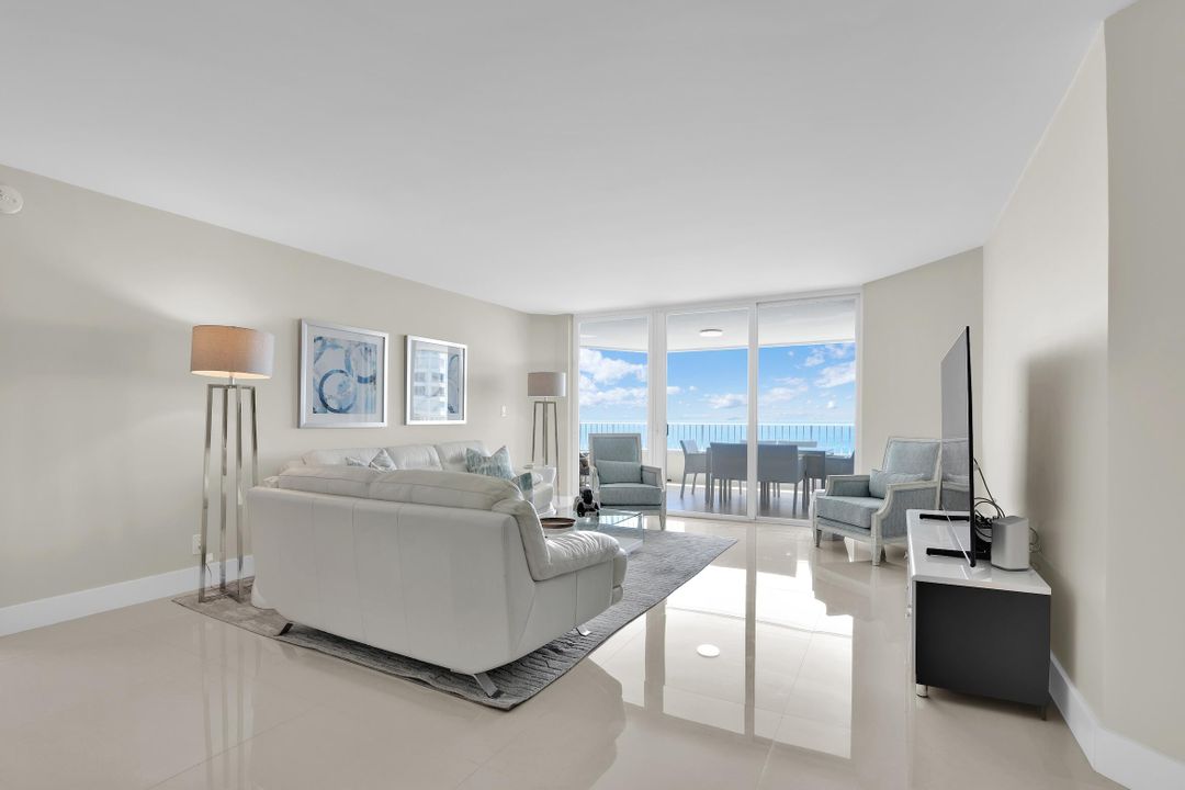 Под контрактом: $12,000 (2 спален, 2 ванн, 1448 Квадратных фут)