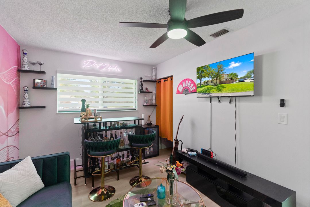 En Venta: $362,000 (3 camas, 2 baños, 1123 Pies cuadrados)