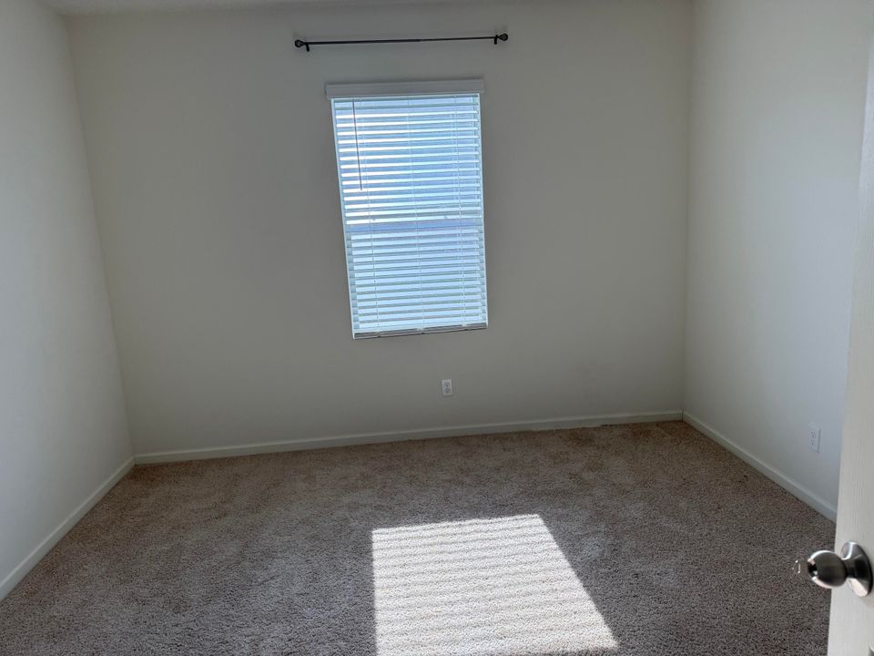 出租: $2,700 (4 贝兹, 2 浴室, 1828 平方英尺)