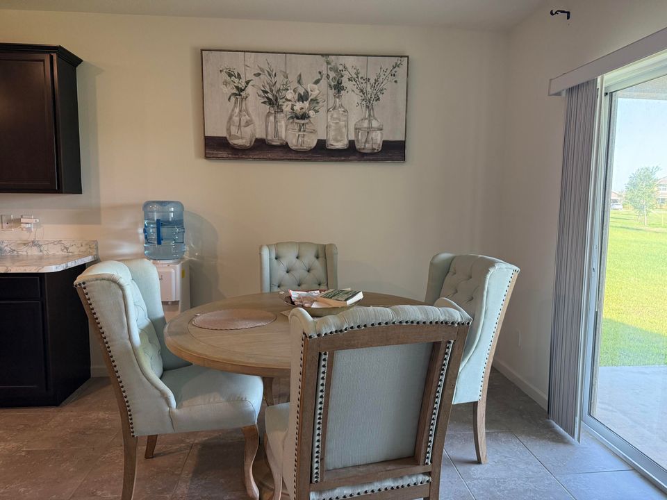 出租: $2,700 (4 贝兹, 2 浴室, 1828 平方英尺)