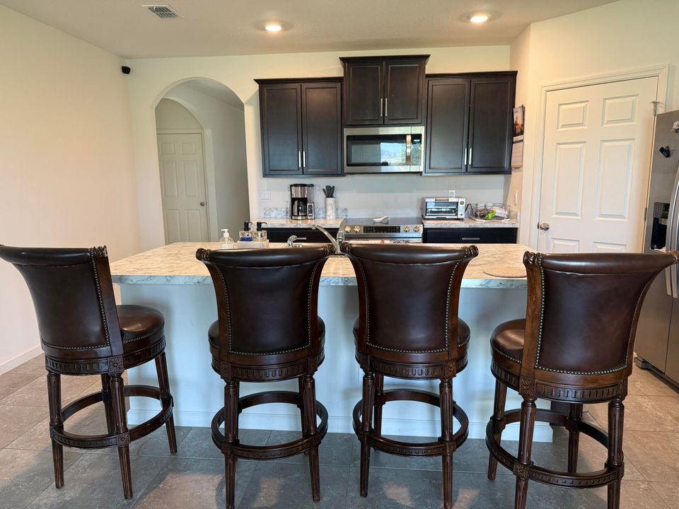 出租: $2,700 (4 贝兹, 2 浴室, 1828 平方英尺)