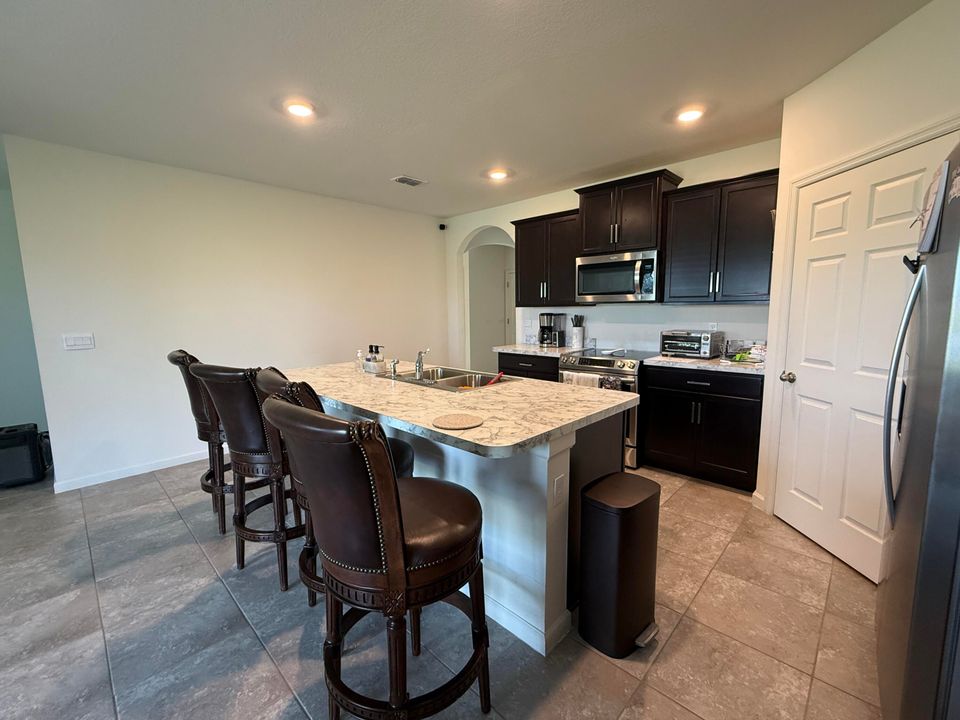 出租: $2,700 (4 贝兹, 2 浴室, 1828 平方英尺)