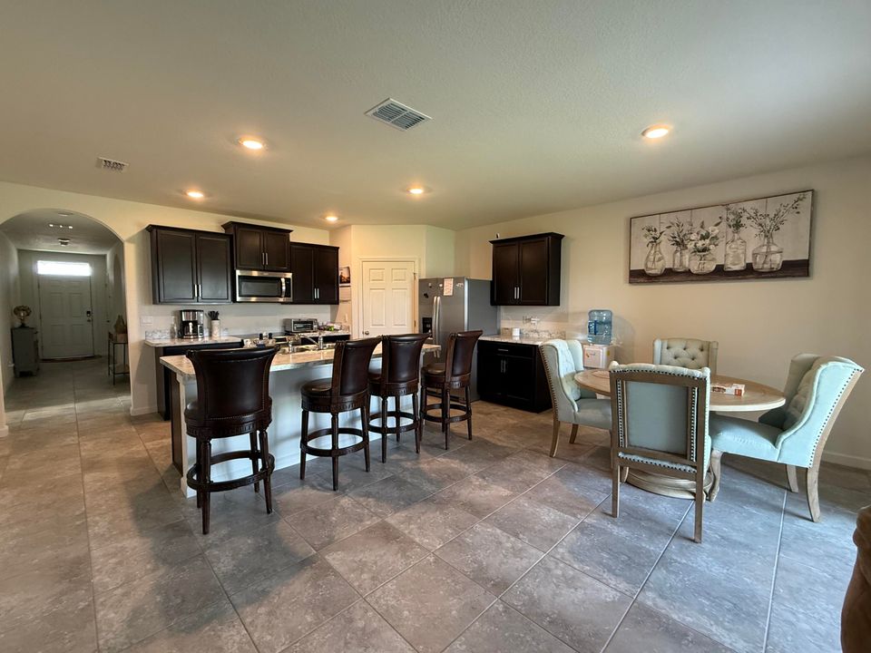 出租: $2,700 (4 贝兹, 2 浴室, 1828 平方英尺)