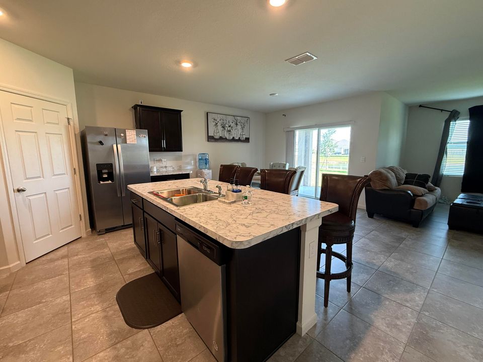 出租: $2,700 (4 贝兹, 2 浴室, 1828 平方英尺)