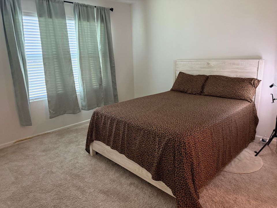 出租: $2,700 (4 贝兹, 2 浴室, 1828 平方英尺)