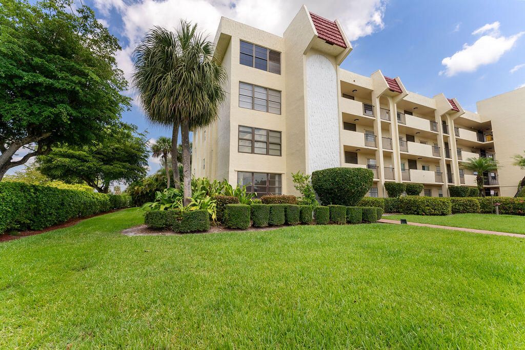 Active With Contract: $179,000 (2 beds, 2 baths, 1400 Square Feet)