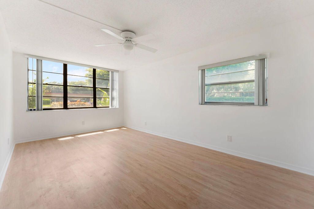 Active With Contract: $179,000 (2 beds, 2 baths, 1400 Square Feet)