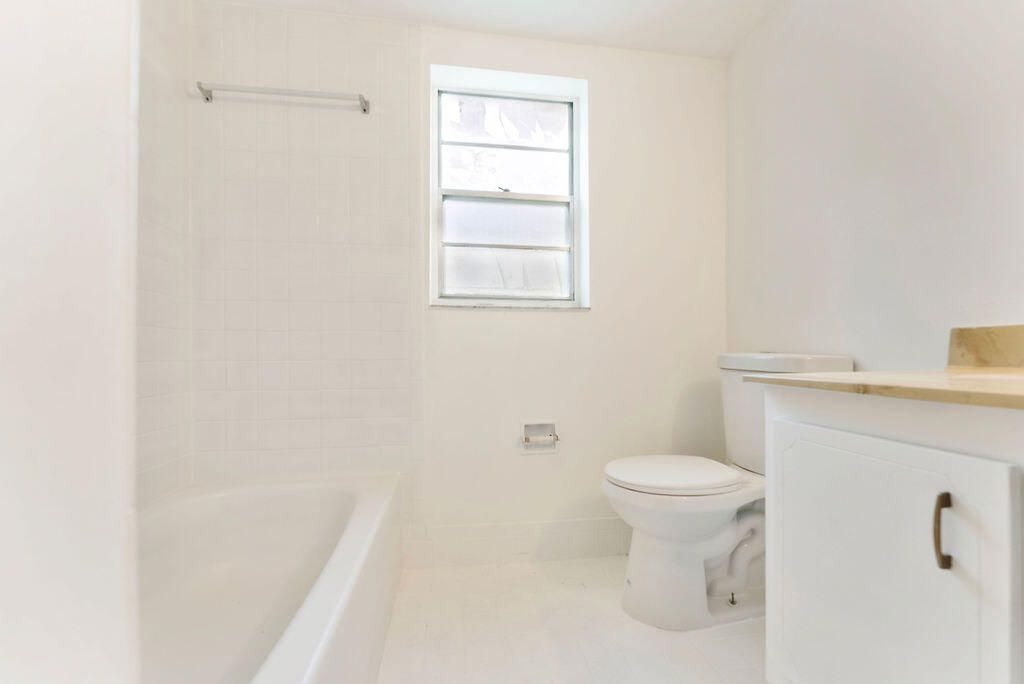 Active With Contract: $179,000 (2 beds, 2 baths, 1400 Square Feet)