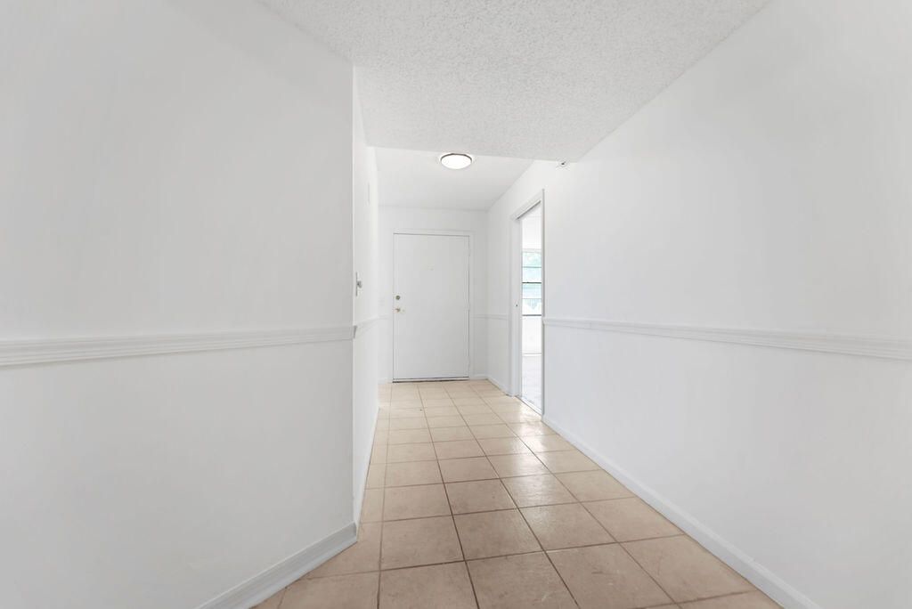 Active With Contract: $179,000 (2 beds, 2 baths, 1400 Square Feet)