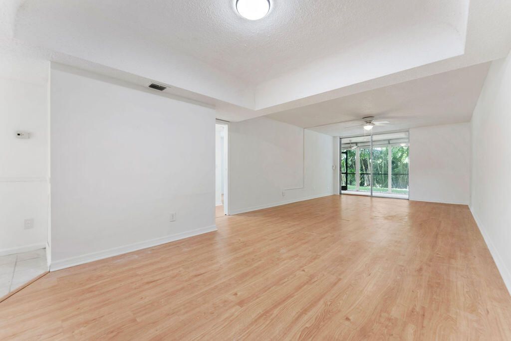 Active With Contract: $179,000 (2 beds, 2 baths, 1400 Square Feet)