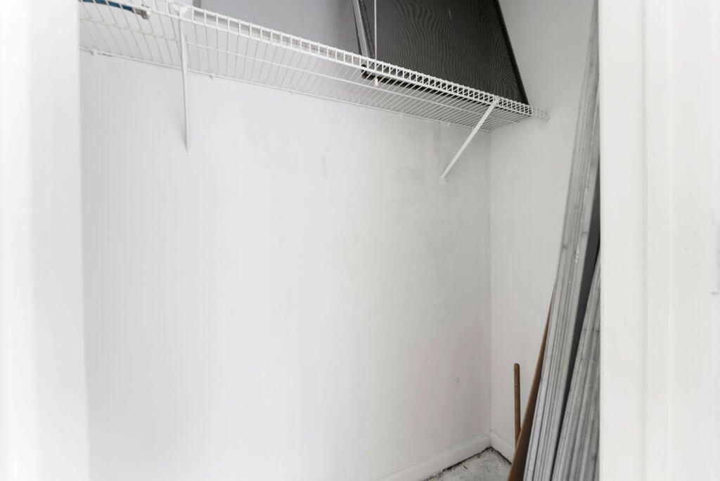 Active With Contract: $179,000 (2 beds, 2 baths, 1400 Square Feet)