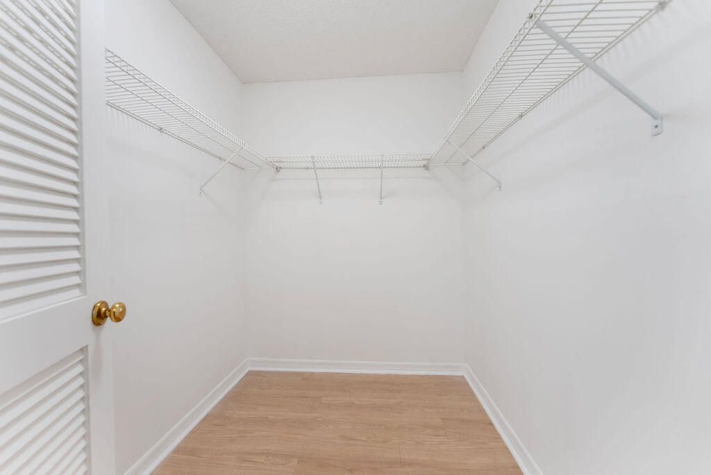 Active With Contract: $179,000 (2 beds, 2 baths, 1400 Square Feet)