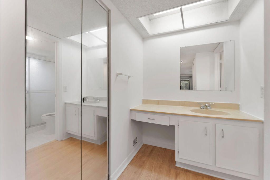 Active With Contract: $179,000 (2 beds, 2 baths, 1400 Square Feet)