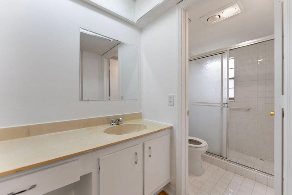 Active With Contract: $179,000 (2 beds, 2 baths, 1400 Square Feet)