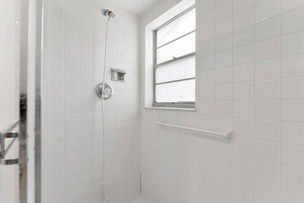 Active With Contract: $179,000 (2 beds, 2 baths, 1400 Square Feet)