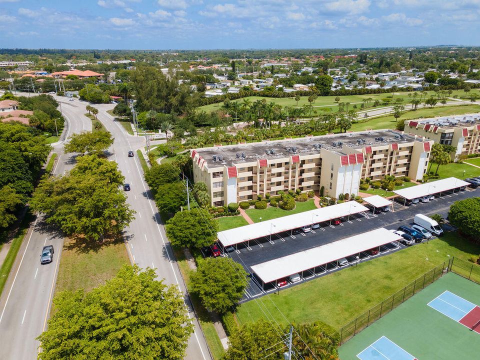 Active With Contract: $179,000 (2 beds, 2 baths, 1400 Square Feet)