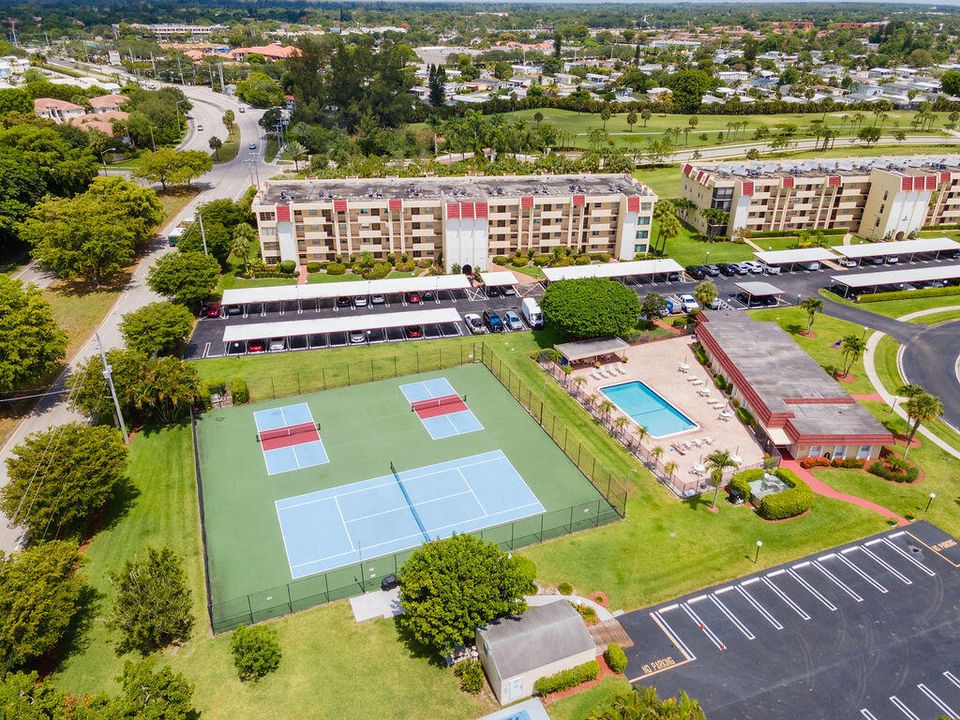 Active With Contract: $179,000 (2 beds, 2 baths, 1400 Square Feet)