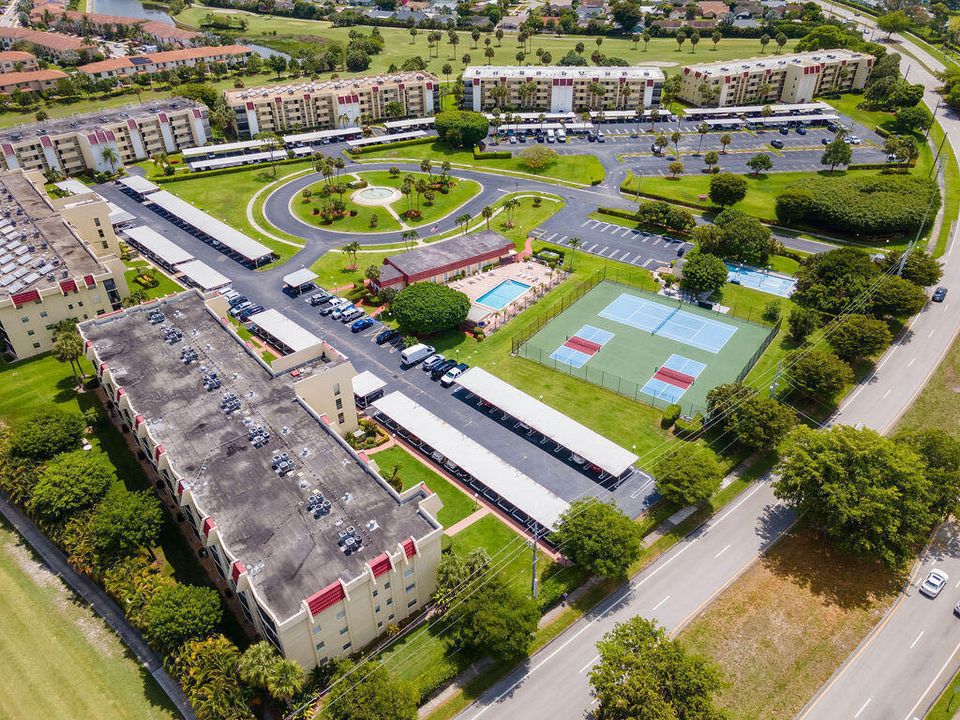 Active With Contract: $179,000 (2 beds, 2 baths, 1400 Square Feet)