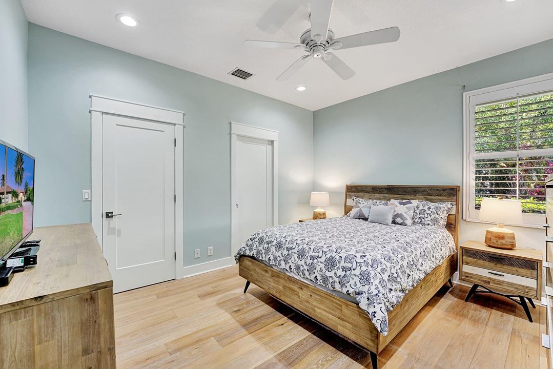 合同活跃: $1,949,000 (5 贝兹, 4 浴室, 4527 平方英尺)