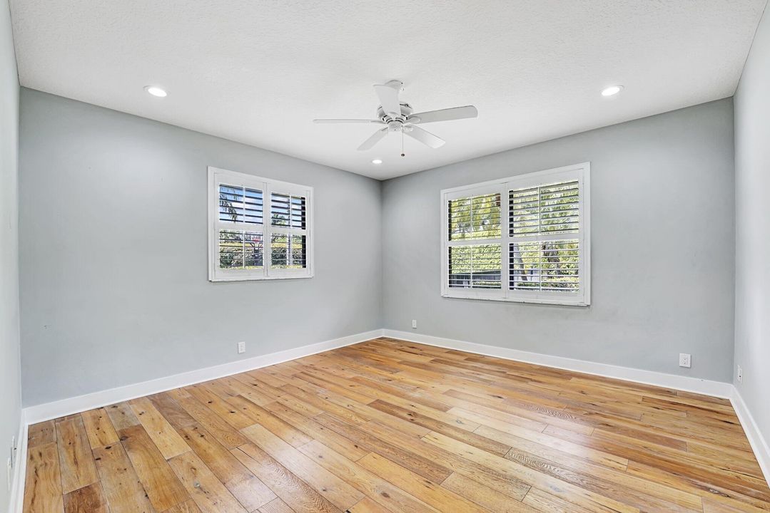 合同活跃: $1,949,000 (5 贝兹, 4 浴室, 4527 平方英尺)