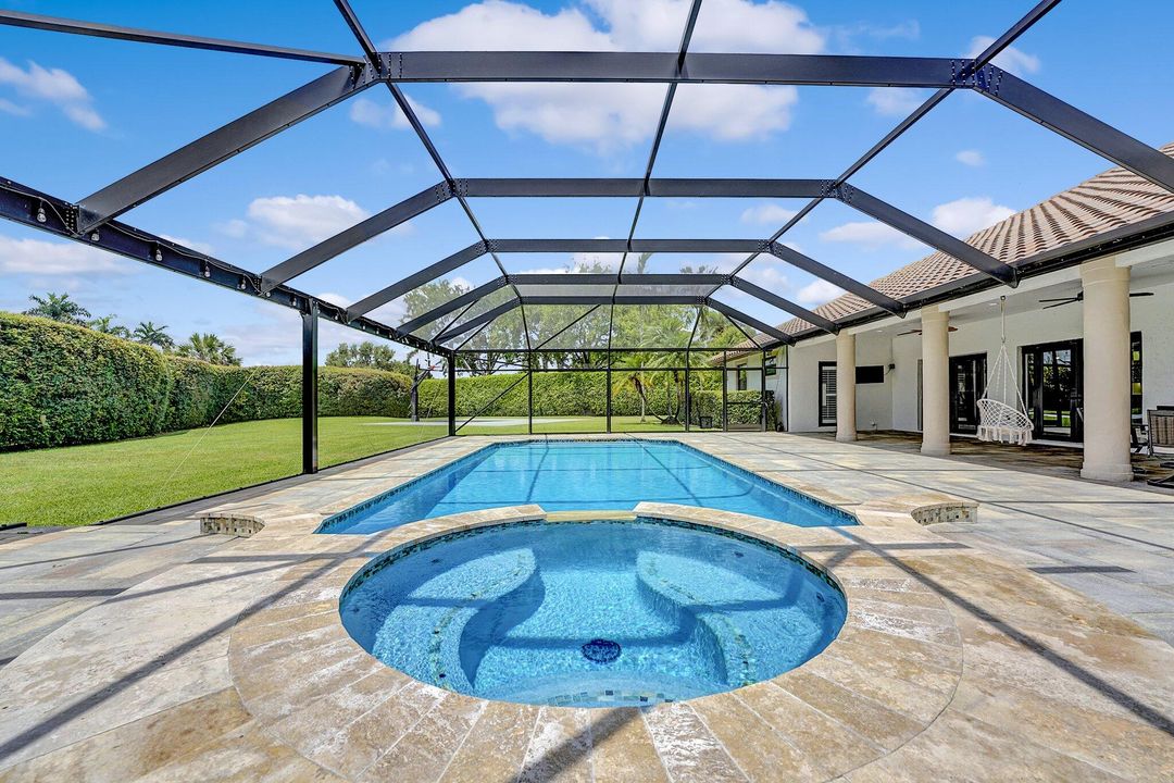 合同活跃: $1,949,000 (5 贝兹, 4 浴室, 4527 平方英尺)