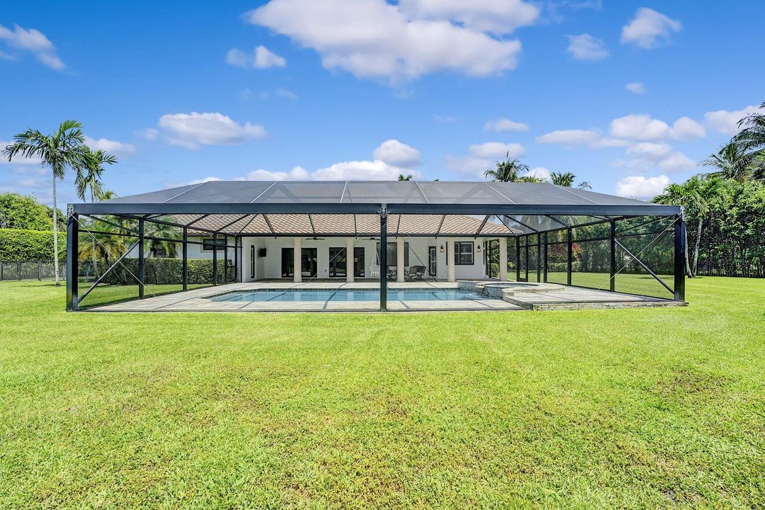 合同活跃: $1,949,000 (5 贝兹, 4 浴室, 4527 平方英尺)