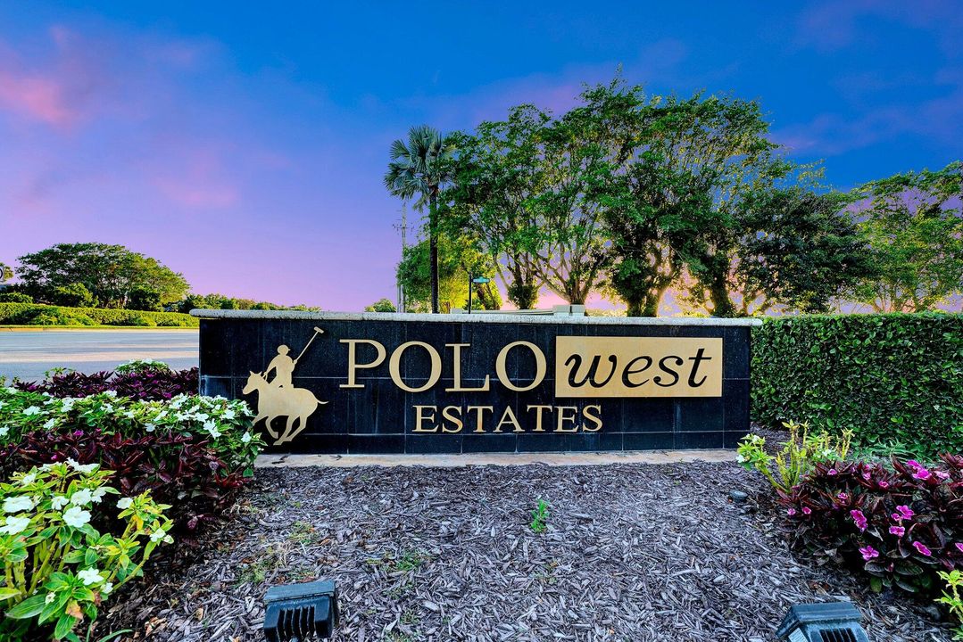 合同活跃: $1,949,000 (5 贝兹, 4 浴室, 4527 平方英尺)