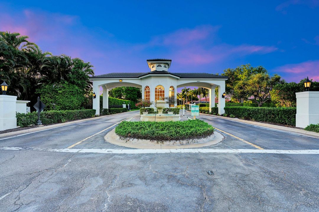 合同活跃: $1,949,000 (5 贝兹, 4 浴室, 4527 平方英尺)