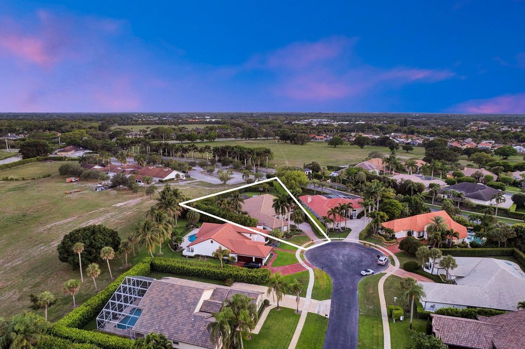 合同活跃: $1,949,000 (5 贝兹, 4 浴室, 4527 平方英尺)