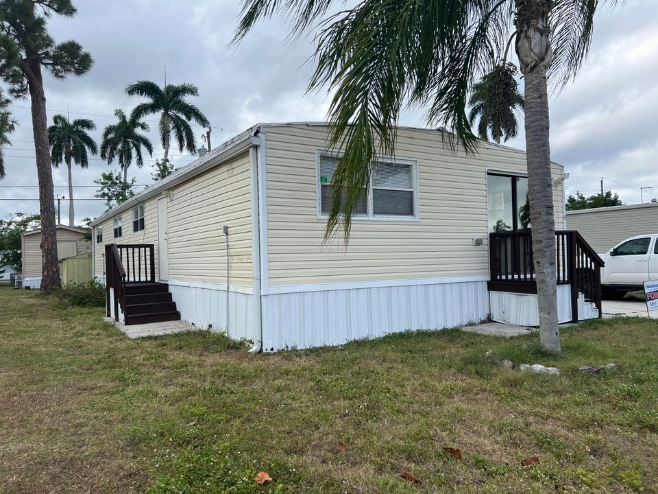 Active With Contract: $43,500 (3 beds, 3 baths, 1092 Square Feet)