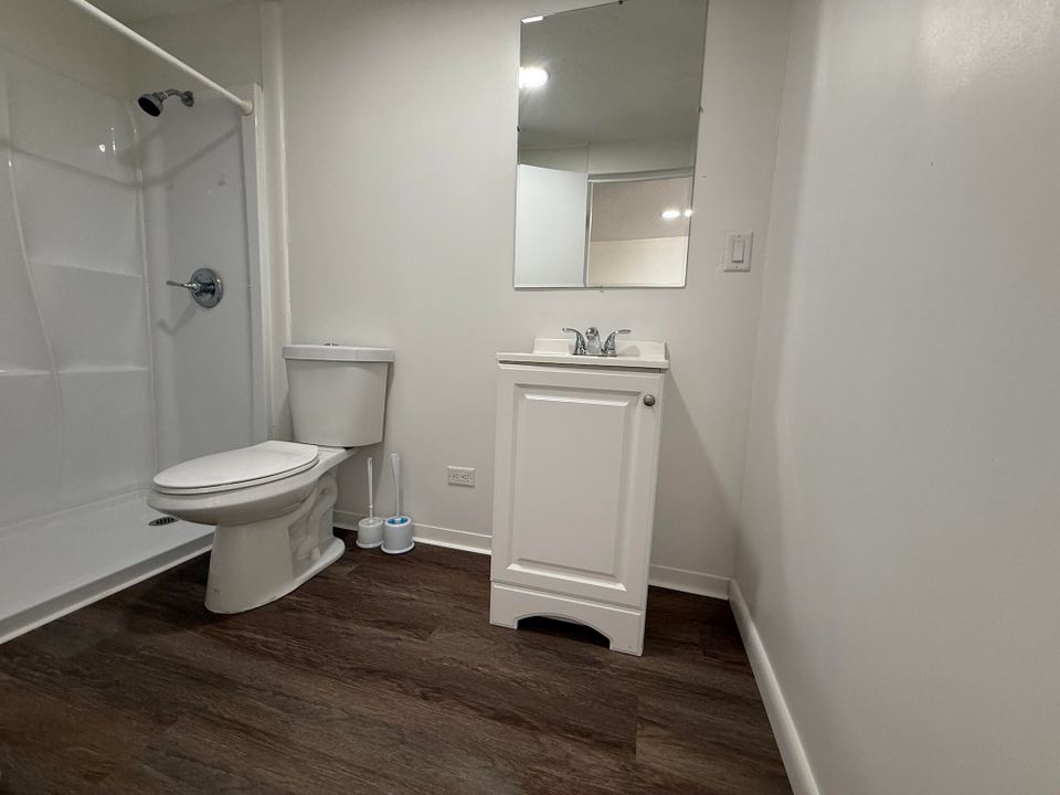 Active With Contract: $43,500 (3 beds, 3 baths, 1092 Square Feet)