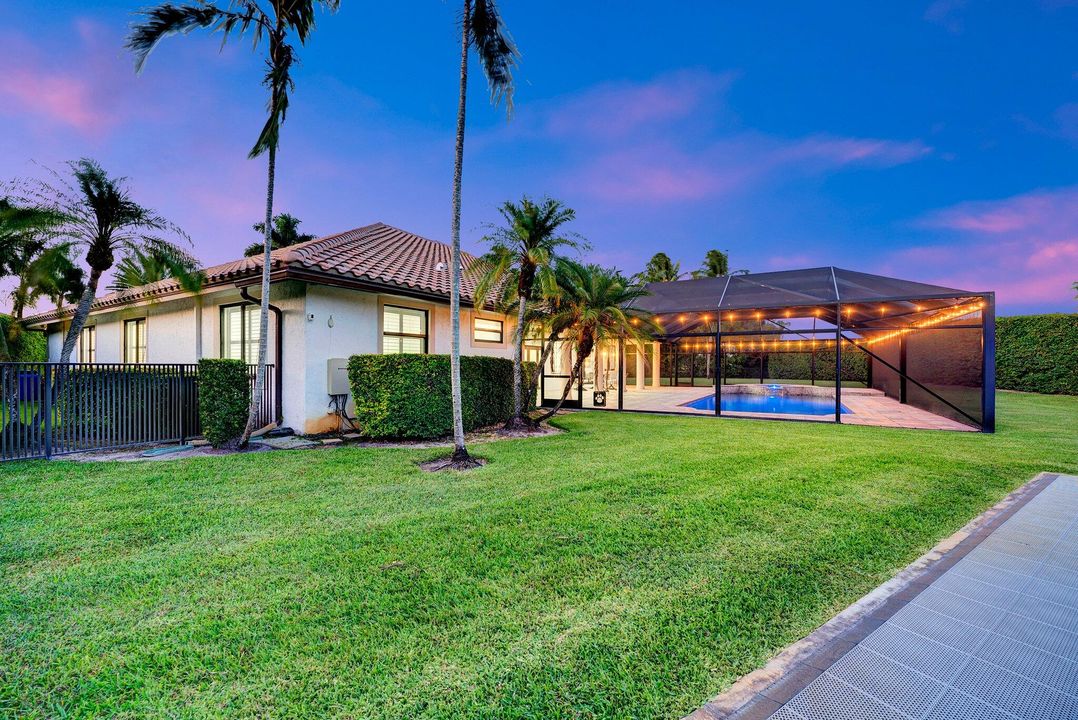 合同活跃: $1,949,000 (5 贝兹, 4 浴室, 4527 平方英尺)