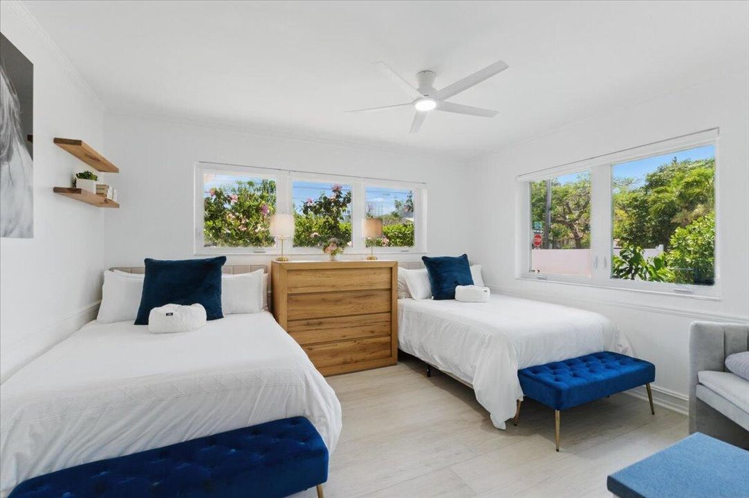 En Venta: $4,399,900 (4 camas, 3 baños, 2618 Pies cuadrados)