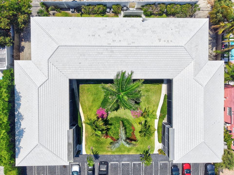 Active With Contract: $325,000 (1 beds, 1 baths, 644 Square Feet)