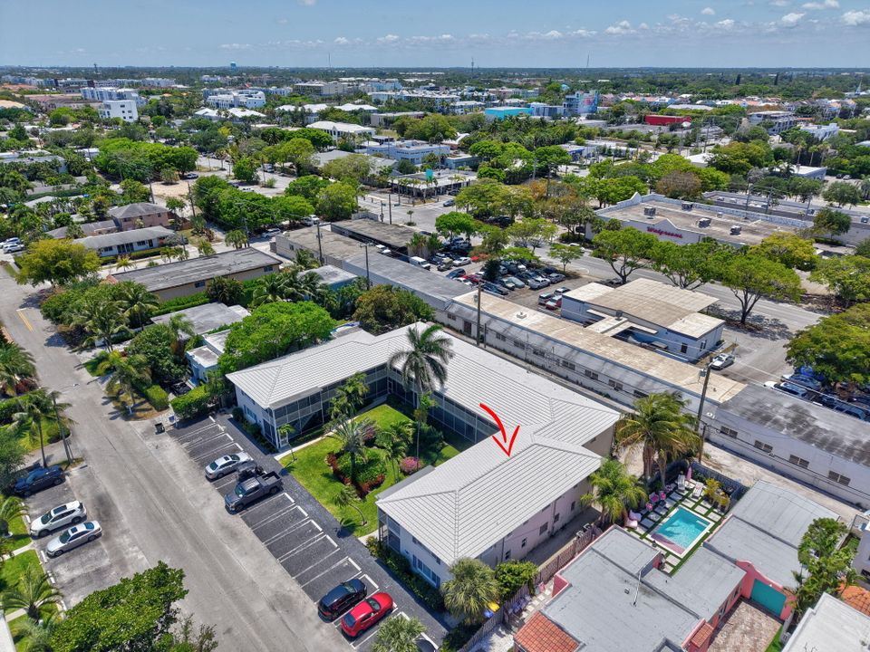 Active With Contract: $325,000 (1 beds, 1 baths, 644 Square Feet)