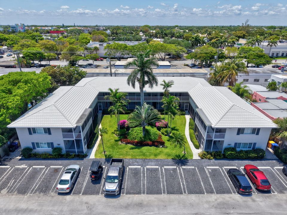 Active With Contract: $325,000 (1 beds, 1 baths, 644 Square Feet)