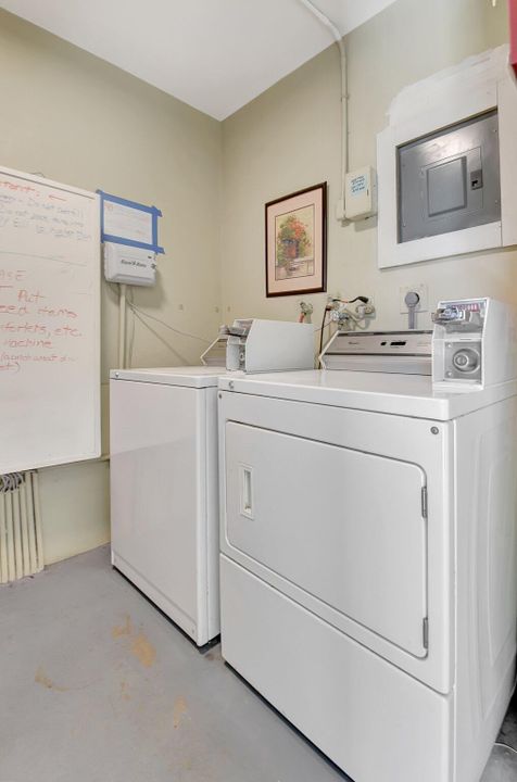 Active With Contract: $325,000 (1 beds, 1 baths, 644 Square Feet)